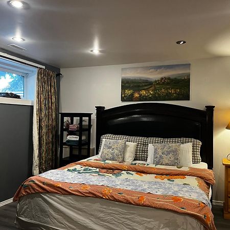Hidden Valley New Basement Suite With Private Bathroom! คาลการี ภายนอก รูปภาพ