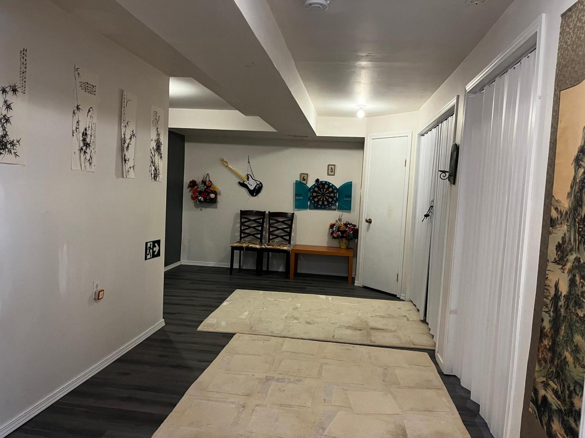 Hidden Valley New Basement Suite With Private Bathroom! คาลการี ภายนอก รูปภาพ