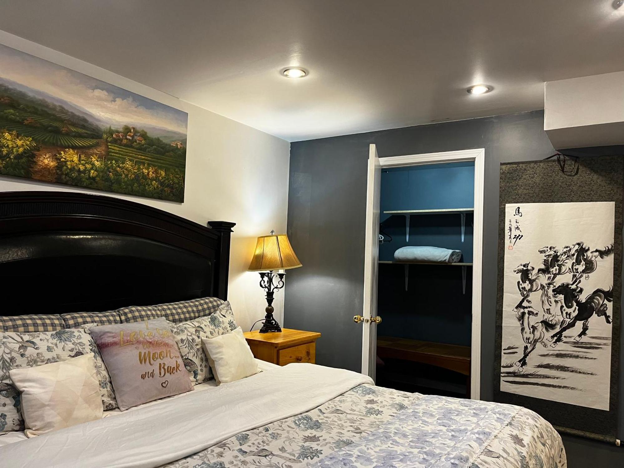 Hidden Valley New Basement Suite With Private Bathroom! คาลการี ภายนอก รูปภาพ