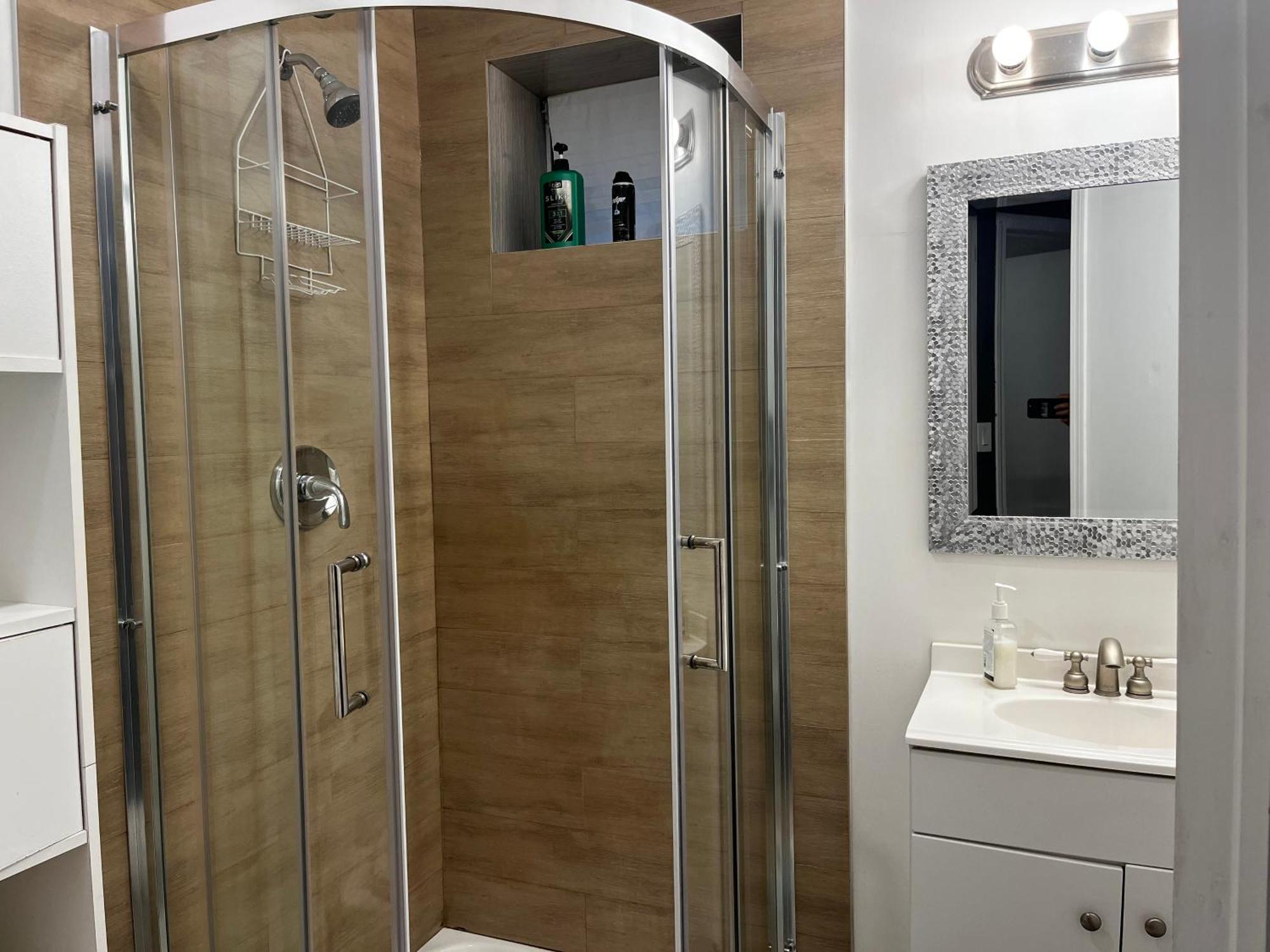 Hidden Valley New Basement Suite With Private Bathroom! คาลการี ภายนอก รูปภาพ