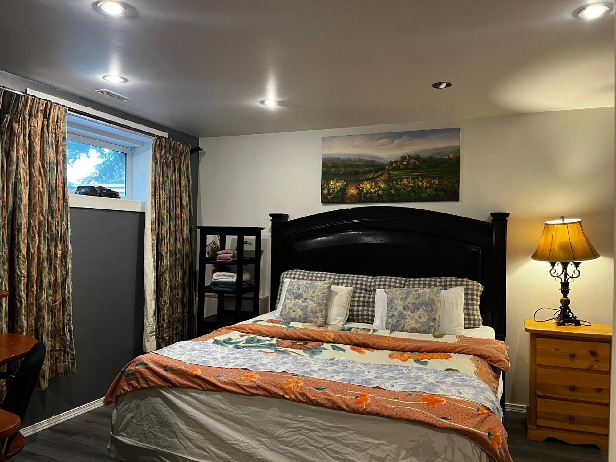 Hidden Valley New Basement Suite With Private Bathroom! คาลการี ภายนอก รูปภาพ