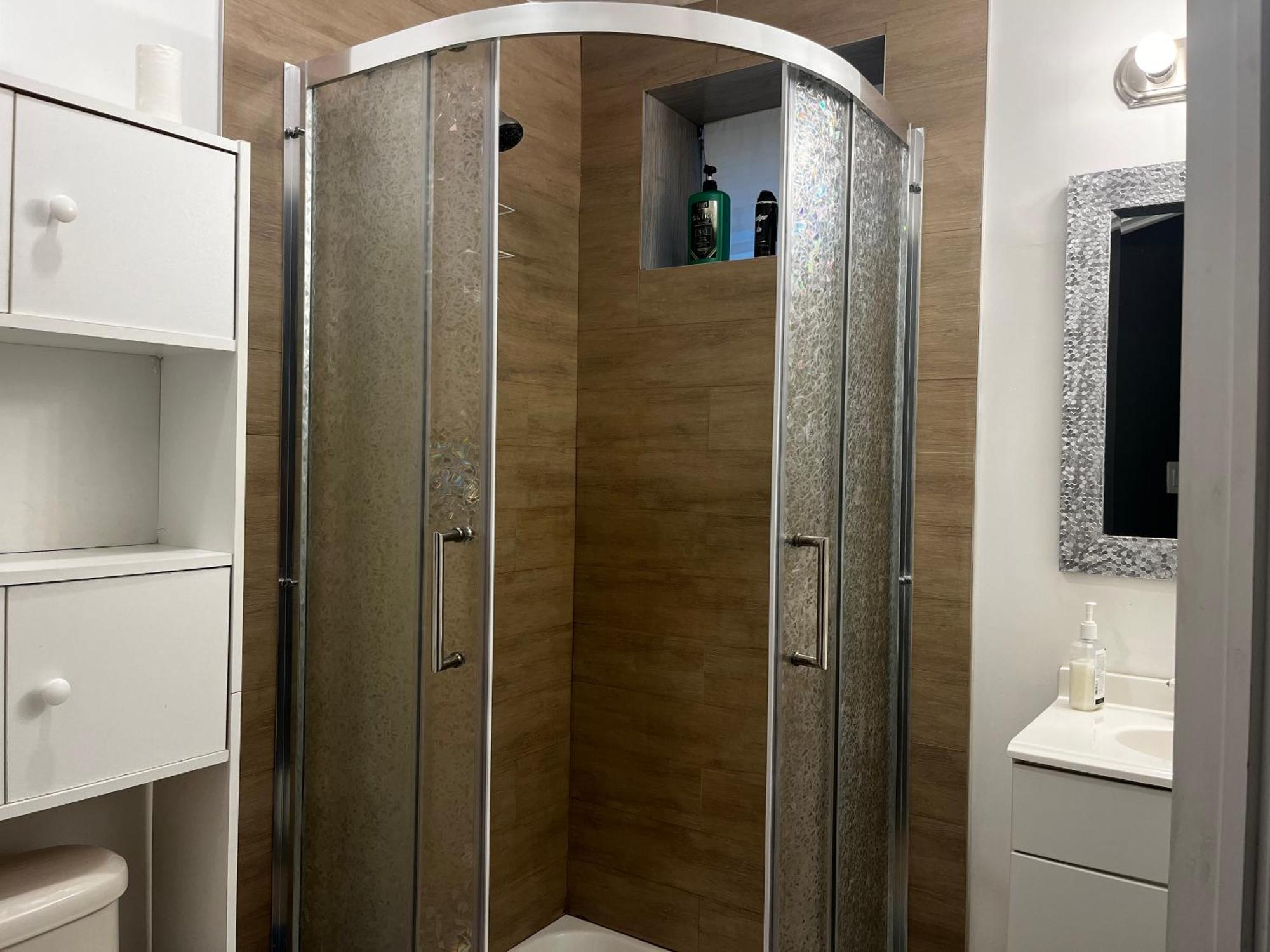 Hidden Valley New Basement Suite With Private Bathroom! คาลการี ภายนอก รูปภาพ